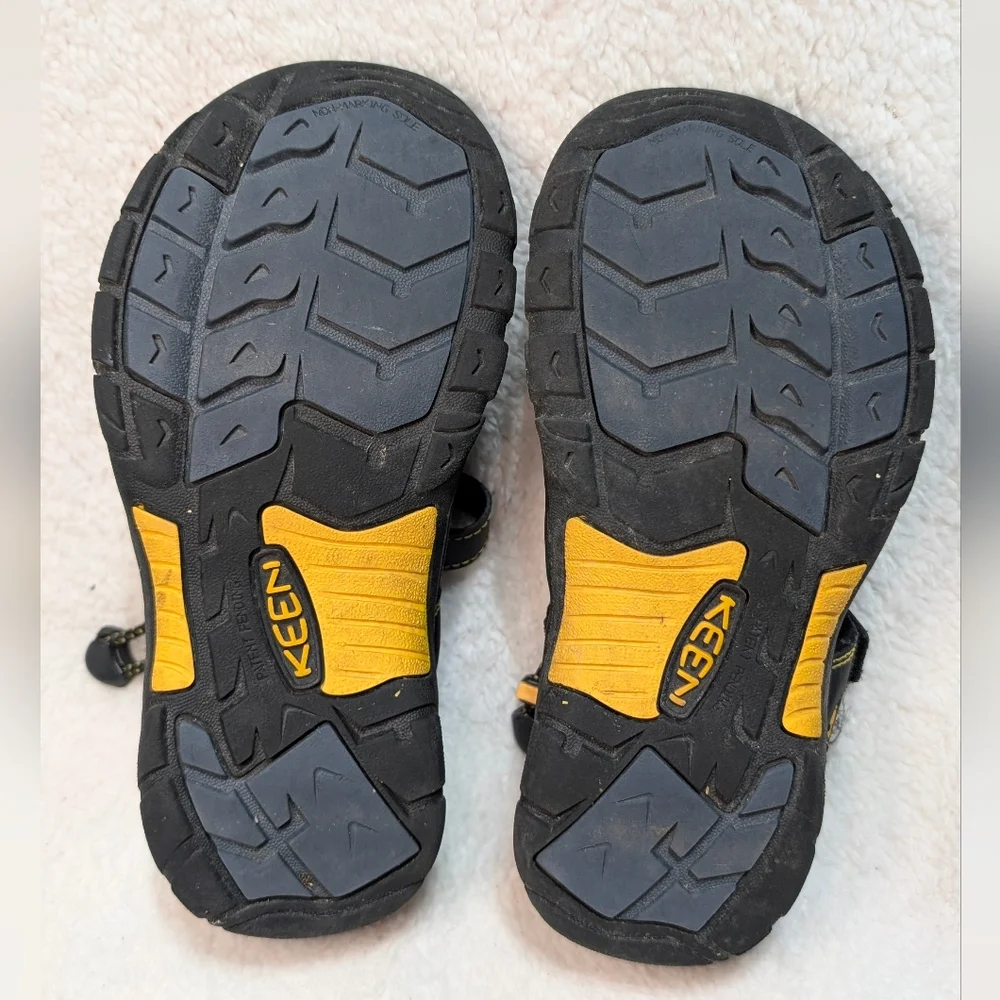 KEEN Kids sz 2 Newport H2 Black Yellow Summer Water Shoe Sandals Beach Hike
